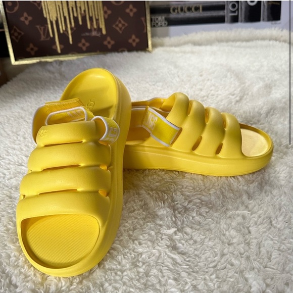 NWT UGG sport yeah sandals sliders in canary yellow women’s 10 foam Yeezy 41 - Picture 4 of 15